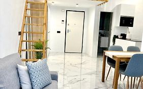 Mark Suite B8